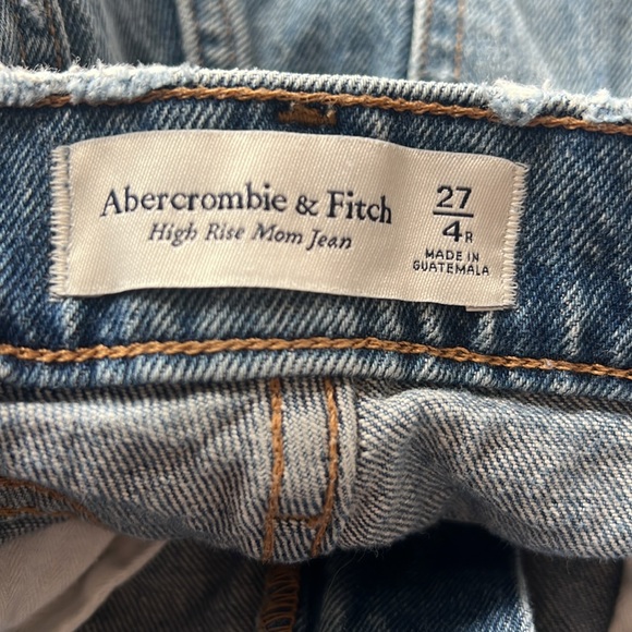 Abercrombie & Fitch High Rise Jean Mom Jean - Picture 7 of 7